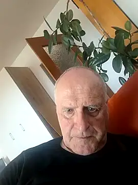 Snapshot of Milkasahne64 chatting on 28, 10, 2025 Milkasahne64 online show from 28, 10, 2025