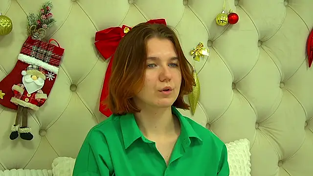 Snapshot of LessySmith chatting on 22, 12, 2025 LessySmith online show from 22, 12, 2025