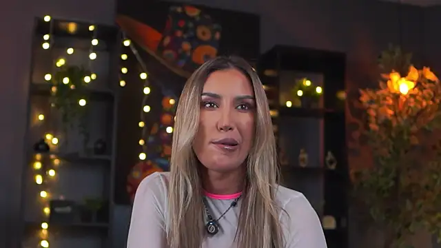 Snapshot of Evelyn_Evyyy chatting on 17, 1, 2026 Evelyn Evyyy online show from 17, 1, 2026