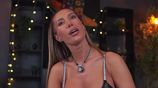 Snapshot of Evelyn_Evyyy chatting on 3, 2, 2026 Evelyn Evyyy online show from 3, 2, 2026