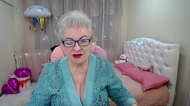 KayleSmoll online show from 28, 1, 2025