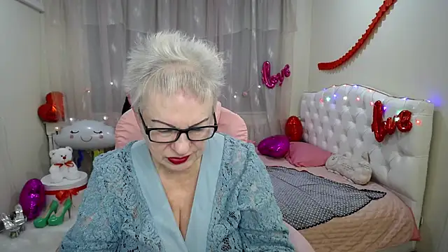 KayleSmoll online show from 14, 2, 2025