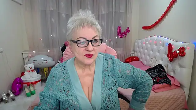 KayleSmoll online show from 5, 3, 2025