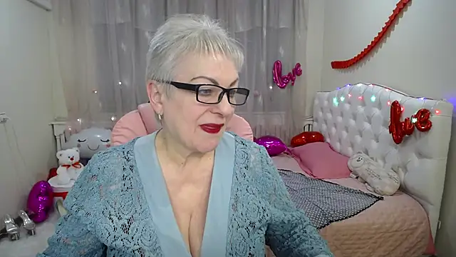 KayleSmoll online show from 6, 3, 2025