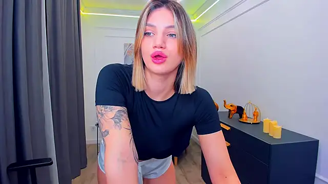 SelenaeMoore online show from 16, 3, 2026