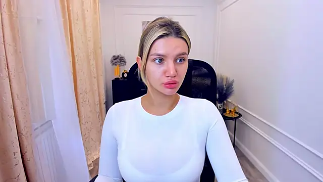 SelenaeMoore online show from 5, 6, 2026