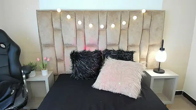 Snapshot of Esteff__o2 chatting on 7, 3, 2025 Esteff o2 online show from 7, 3, 2025