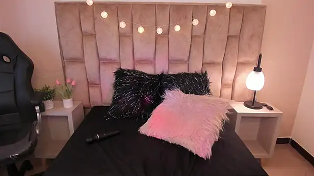 Snapshot of Esteff__o2 chatting on 8, 3, 2025 Esteff o2 online show from 8, 3, 2025