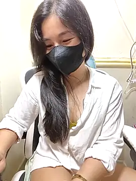 Snapshot of lyna_bl chatting on 8, 3, 2025 lyna bl online show from 8, 3, 2025