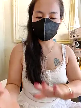 Snapshot of lyna_bl chatting on 9, 3, 2025 lyna bl online show from 9, 3, 2025