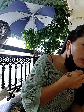 Snapshot of lyna_bl chatting on 8, 10, 2025 lyna bl online show from 8, 10, 2025