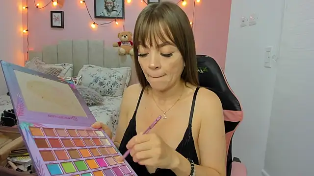 emilyharrix online show from 25, 10, 2025