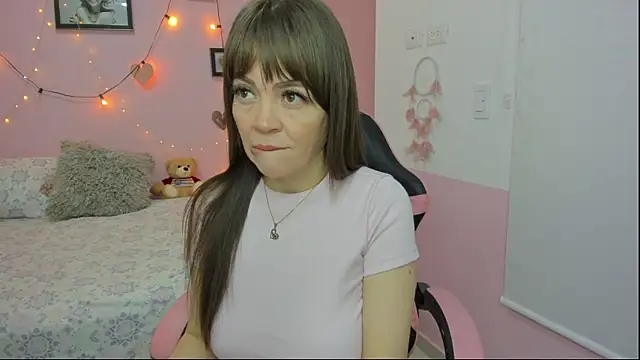 emilyharrix online show from 19, 4, 2026