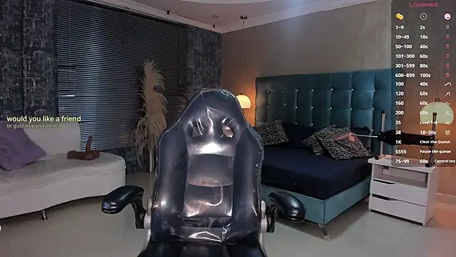 Snapshot of MelanieRioss chatting on 9, 10, 2025 MelanieRioss online show from 9, 10, 2025