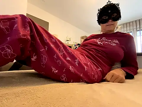 Marilou1983 online show from 2, 10, 2025