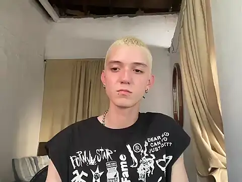 Snapshot of Detlev_ chatting on 19, 10, 2025 Detlev online show from 19, 10, 2025