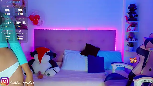 Snapshot of Kylie_brokee chatting on 19, 12, 2024 Kylie brokee online show from 19, 12, 2024