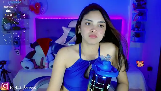 Snapshot of Kylie_brokee chatting on 20, 12, 2024 Kylie brokee online show from 20, 12, 2024