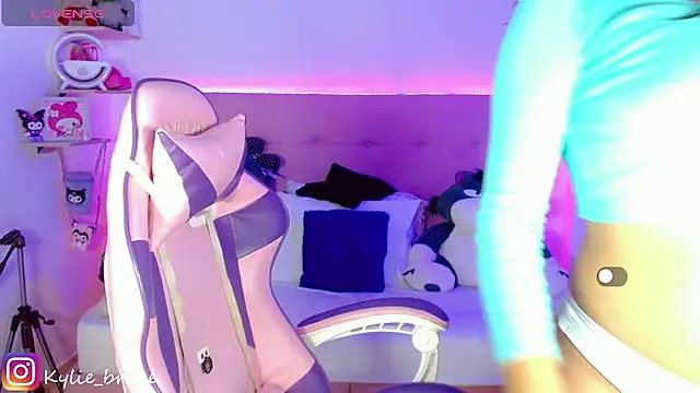 Snapshot of Kylie_brokee chatting on 28, 1, 2025 Kylie brokee online show from 28, 1, 2025