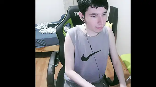 Snapshot of Twink_martinboy chatting on 5, 1, 2025 Twink martinboy online show from 5, 1, 2025