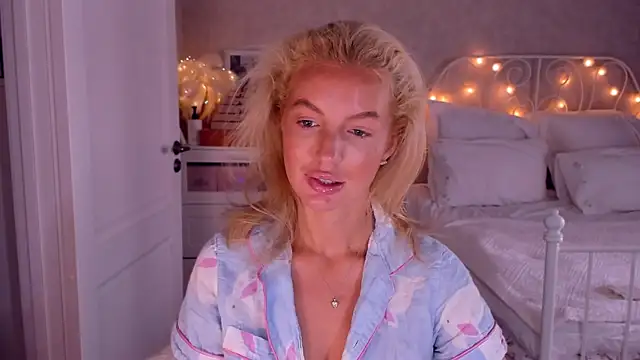 aestetick online show from 14, 12, 2025