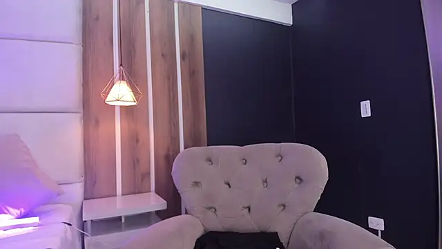 AmmyJones  online show from 10, 7, 2026