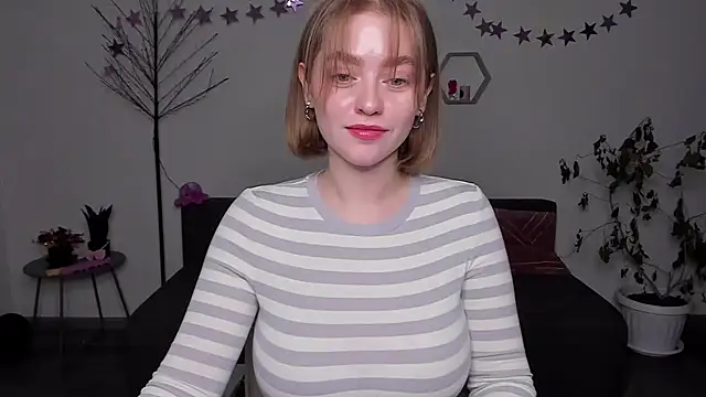 AidaPerry online show from 12, 12, 2024