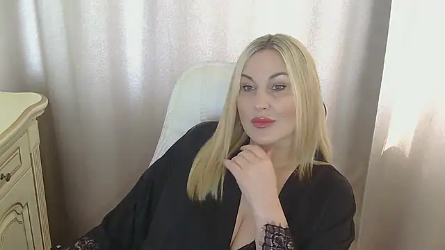 Snapshot of FOX-ME chatting on 7, 5, 2026 FOX-ME online show from 7, 5, 2026