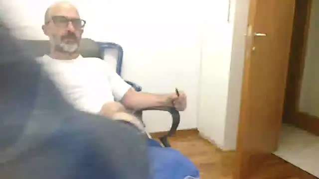 Snapshot of newsimo74 chatting on 5, 10, 2025 newsimo74 online show from 5, 10, 2025