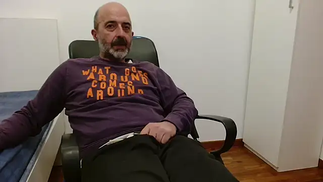 Snapshot of newsimo74 chatting on 1, 11, 2025 newsimo74 online show from 1, 11, 2025