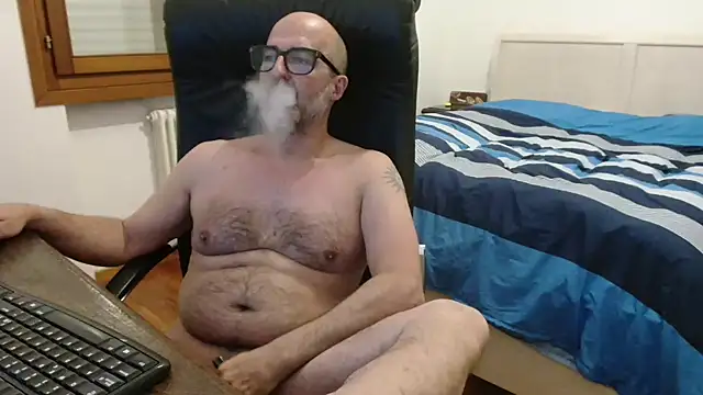 Snapshot of newsimo74 chatting on 8, 5, 2026 newsimo74 online show from 8, 5, 2026