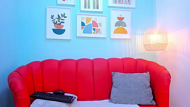 Nahiajhonson  online show from 19, 3, 2025