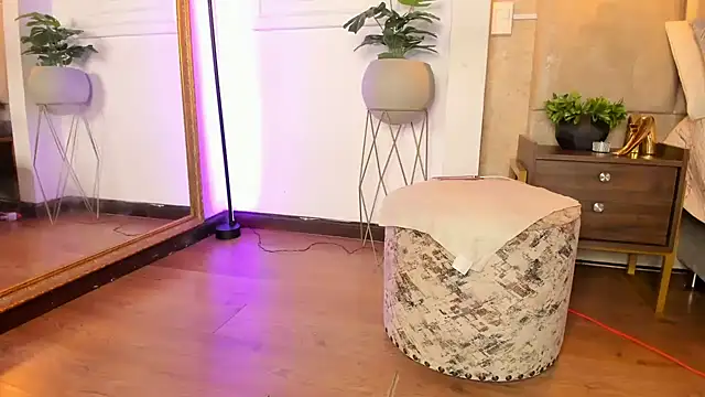 AlessiaLondon online show from 21, 2, 2025