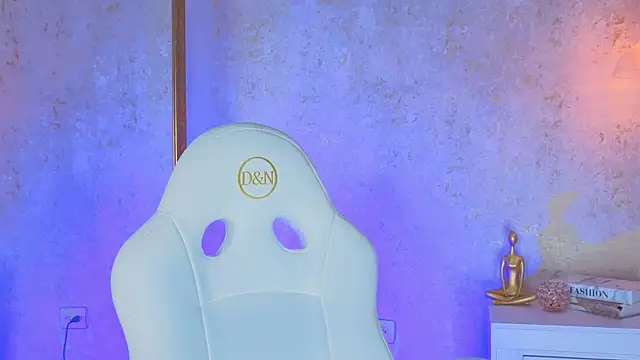 AlessiaLondon online show from 16, 12, 2025