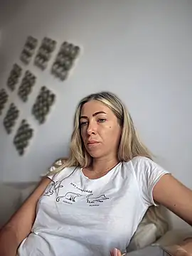 Snapshot of RaquelleDevon chatting on 6, 7, 2026 RaquelleDevon online show from 6, 7, 2026