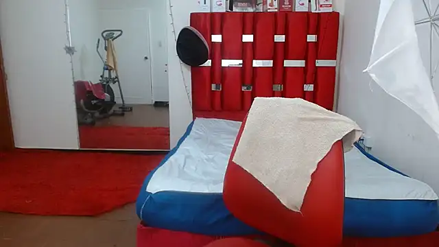 krystal thomson online show from 10, 11, 2025