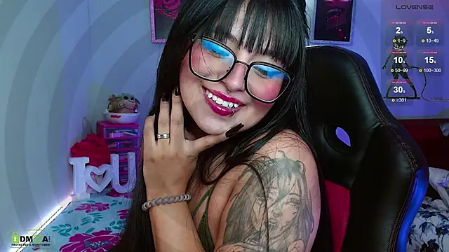 Miss scarllet  online show from 28, 2, 2025