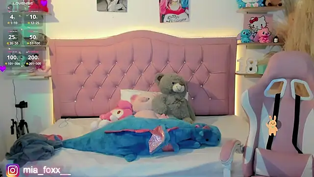 Snapshot of Mia_foxx_ chatting on 20, 11, 2025 Mia foxx online show from 20, 11, 2025