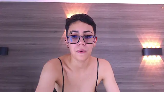 Snapshot of Cutie_Shy_ chatting on 1, 2, 2025 Cutie Shy online show from 1, 2, 2025