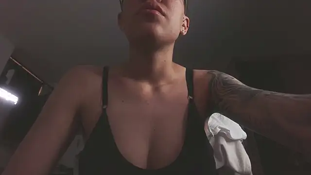 Cutie Shy  online show from 4, 4, 2026