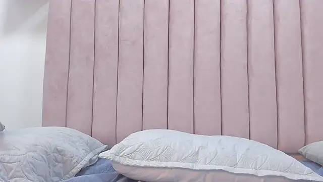 Snapshot of camila__herrera chatting on 4, 2, 2025 camila herrera online show from 4, 2, 2025