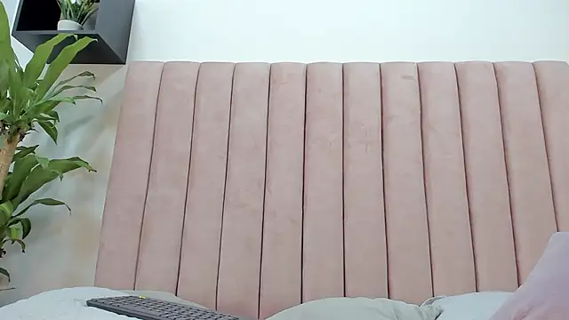 Snapshot of camila__herrera chatting on 6, 2, 2025 camila herrera online show from 6, 2, 2025