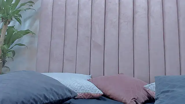 Snapshot of camila__herrera chatting on 7, 2, 2025 camila herrera online show from 7, 2, 2025