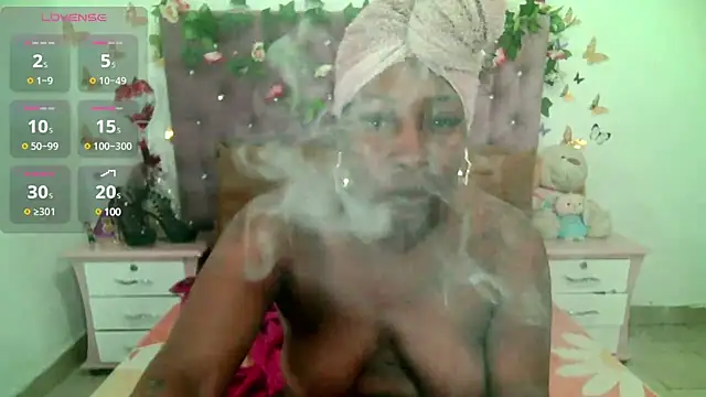 Snapshot of ValeriaTsx chatting on 5, 2, 2025 ValeriaTsx online show from 5, 2, 2025