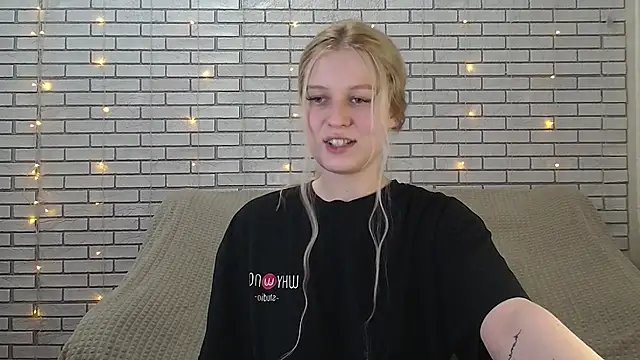 Snapshot of EmiliaDuchess chatting on 10, 12, 2024 EmiliaDuchess online show from 10, 12, 2024