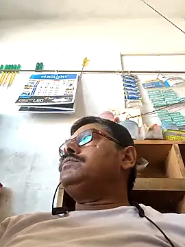 Snapshot of Srmotrs chatting on 5, 3, 2026 Srmotrs online show from 5, 3, 2026