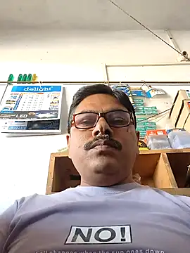 Snapshot of Srmotrs chatting on 15, 4, 2026 Srmotrs online show from 15, 4, 2026