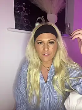 Arabellalee23 online show from 7, 1, 2025