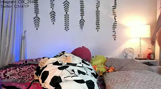 Snapshot of halseycox___ chatting on 18, 12, 2024 halseycox online show from 18, 12, 2024