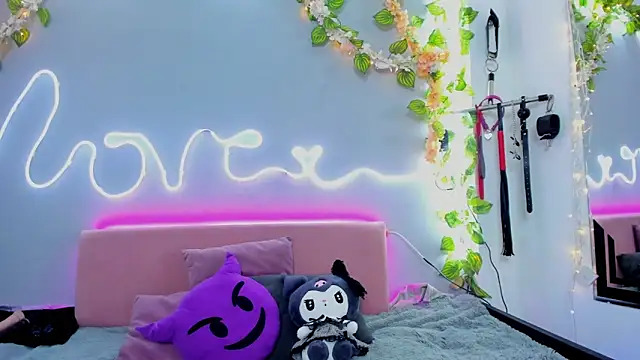 YouliteSllut2 online show from 16, 1, 2025